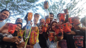 Wayang Botol: Ketika Anak Desa di Loteng Bersuara Lewat Budaya 2 - Gemilang Sehat wayang botol2 - Gemilang Sehat